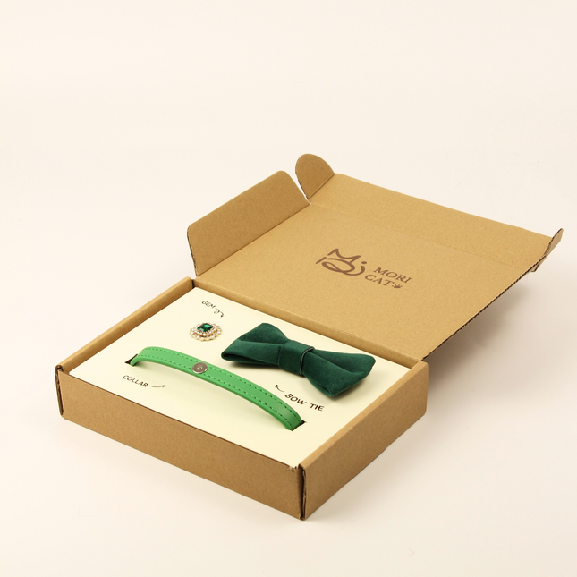 MoriCat Premium Gift Bundle Box with an Emerald Halo Jewel