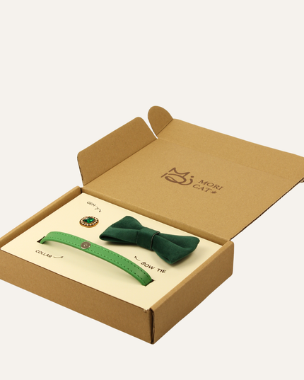MoriCat Premium Gift Bundle Box with Vintage Bronze Gem in Emerald