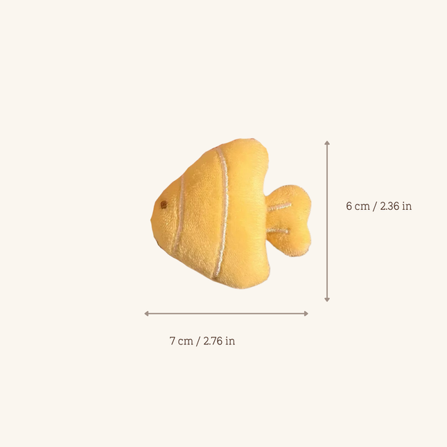 Yellow plush fish toy with dimension markings showing 7 cm width and 6 cm height on a light cream background.