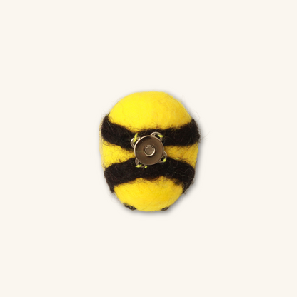 Handmade Bee-Shape Wool Cat Toy