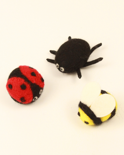 Moricat Handmade Bee-Shape Wool Cat Toy